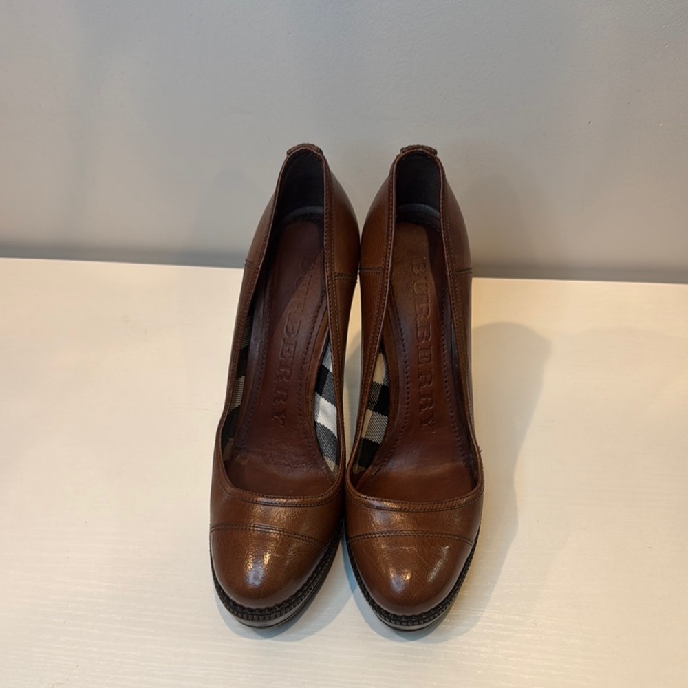 Burberry heels size 37 1/2